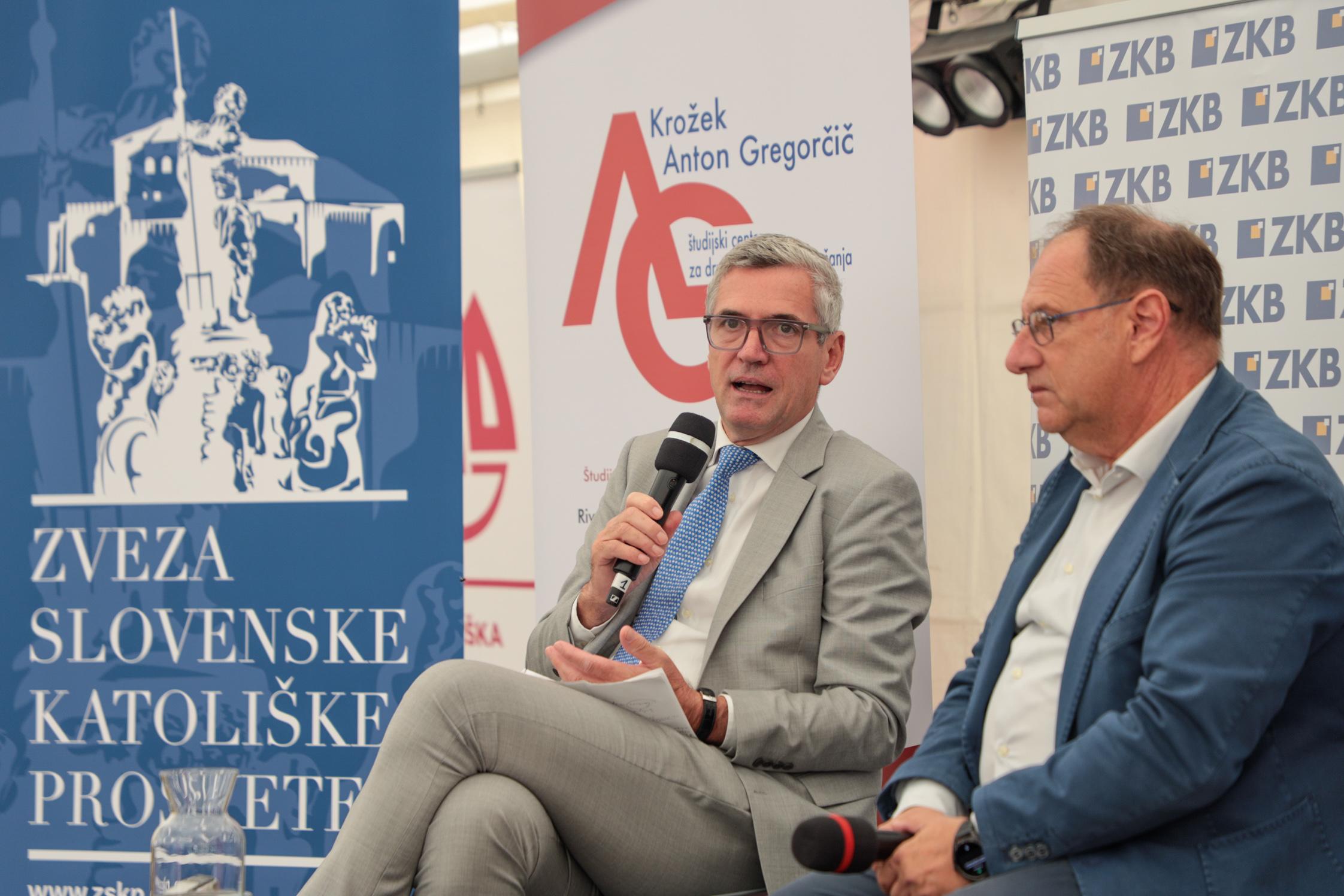 Velike kmetije za količino, male za dodano vrednost