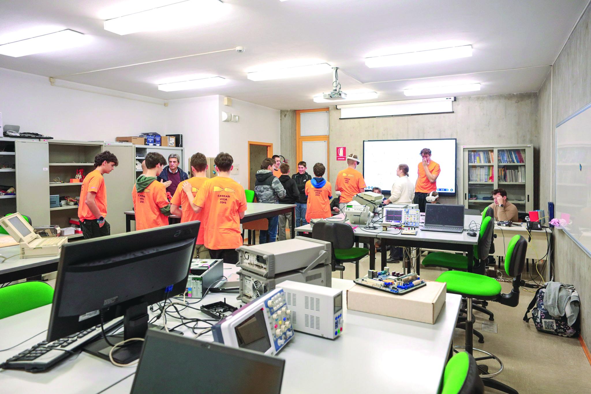 Na licejih solidno število vpisov, rahel upad na tehniških šolah