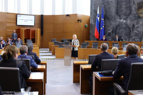 Vseh 90 poslanskih mandatov je bilo soglasno potrjenih