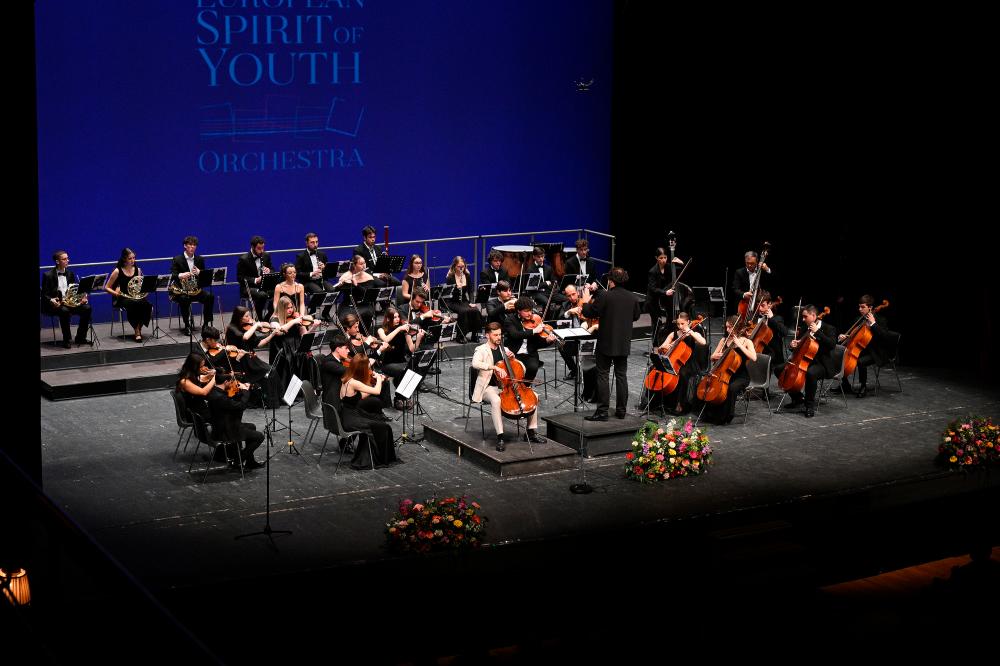 Orkester ESYO še naprej širi vrednote prijateljstva (video)