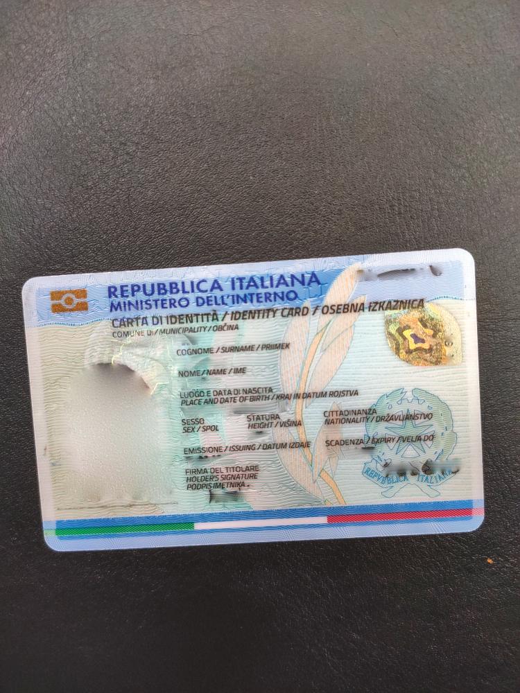 Za 70-letnike in starejše bo osebna izkaznica »večna«