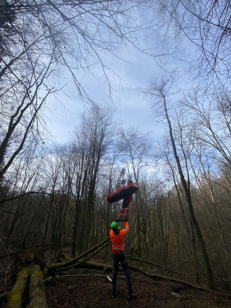 V gozdu pri Bardu reševali lovca