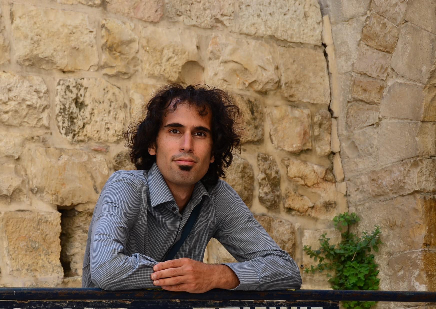 »Izraelska vojska Palestince izsiljuje na podlagi vsebin telefonskih pogovorov«