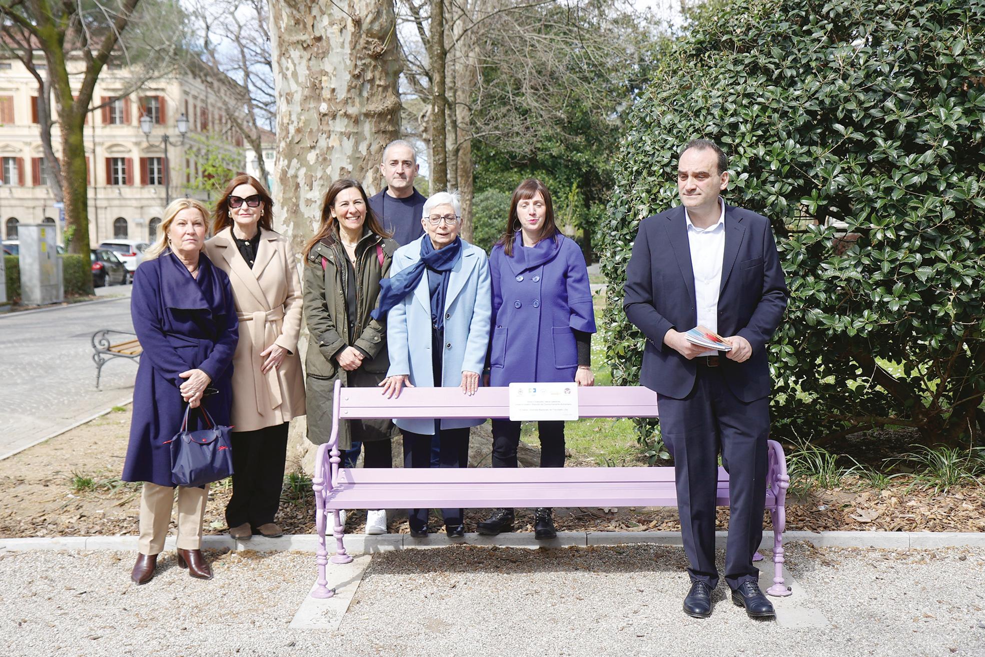 Lila barva bo zdaj vlivala pogum