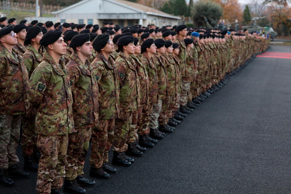 Strinjajo se z okrepitvijo vojaških vrst, a ne z obvezno vojaščino
