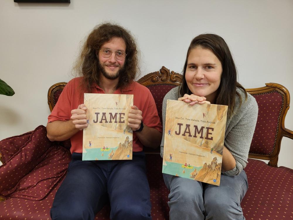 Kar dvajset odstotkov jam je onesnaženih