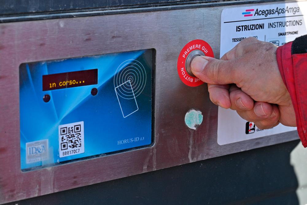 Do ponedeljka bo za vse pametne zabojnike na Krasu potrebna kartica