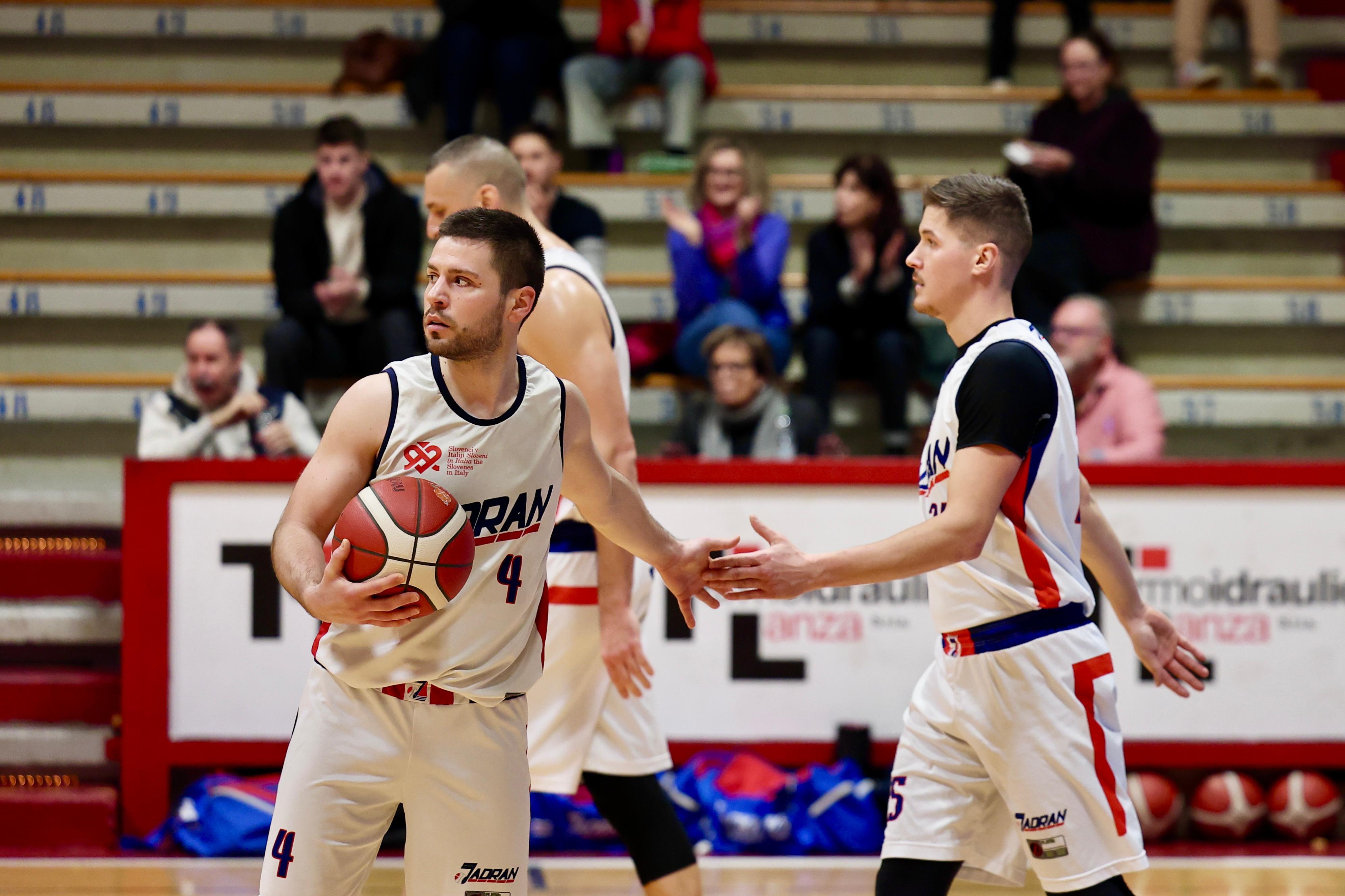 KK Bor ni več član Športnega združenja Jadran