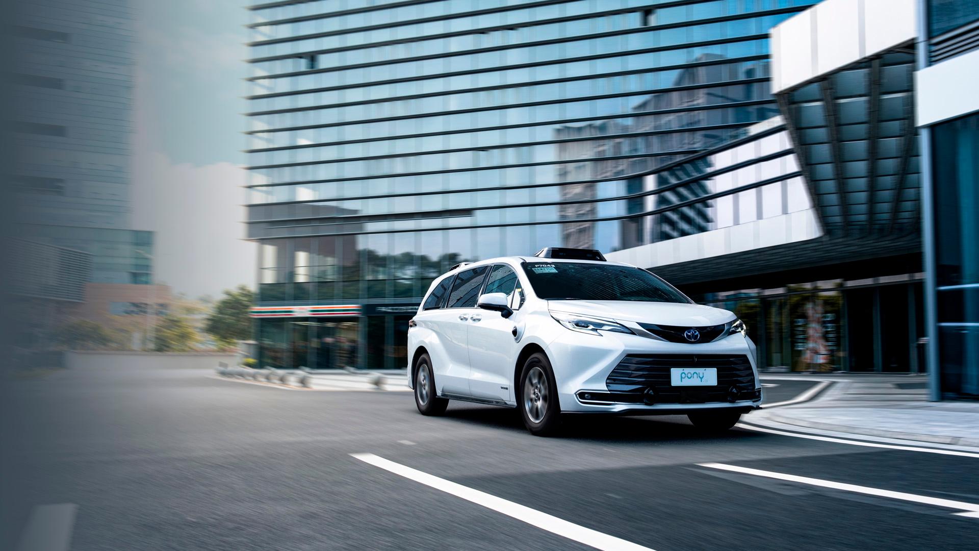 V Zagrebu vozijo robotaksiji