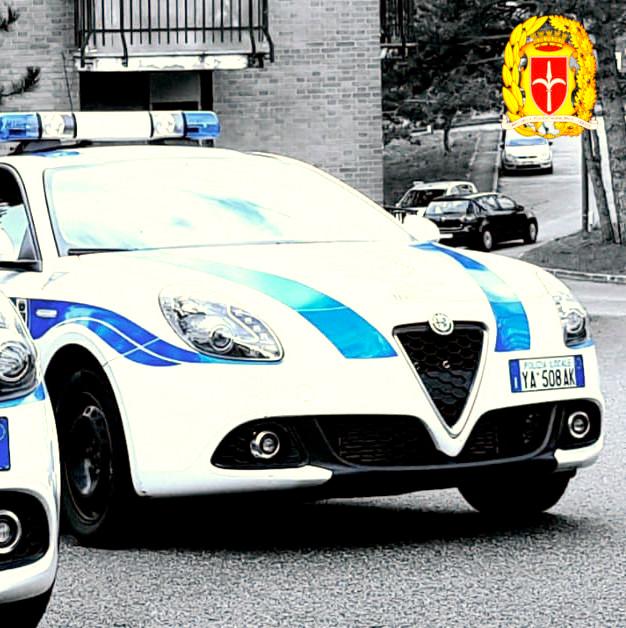 Mamila v pričakovanju strank skrival pod smetnjakom