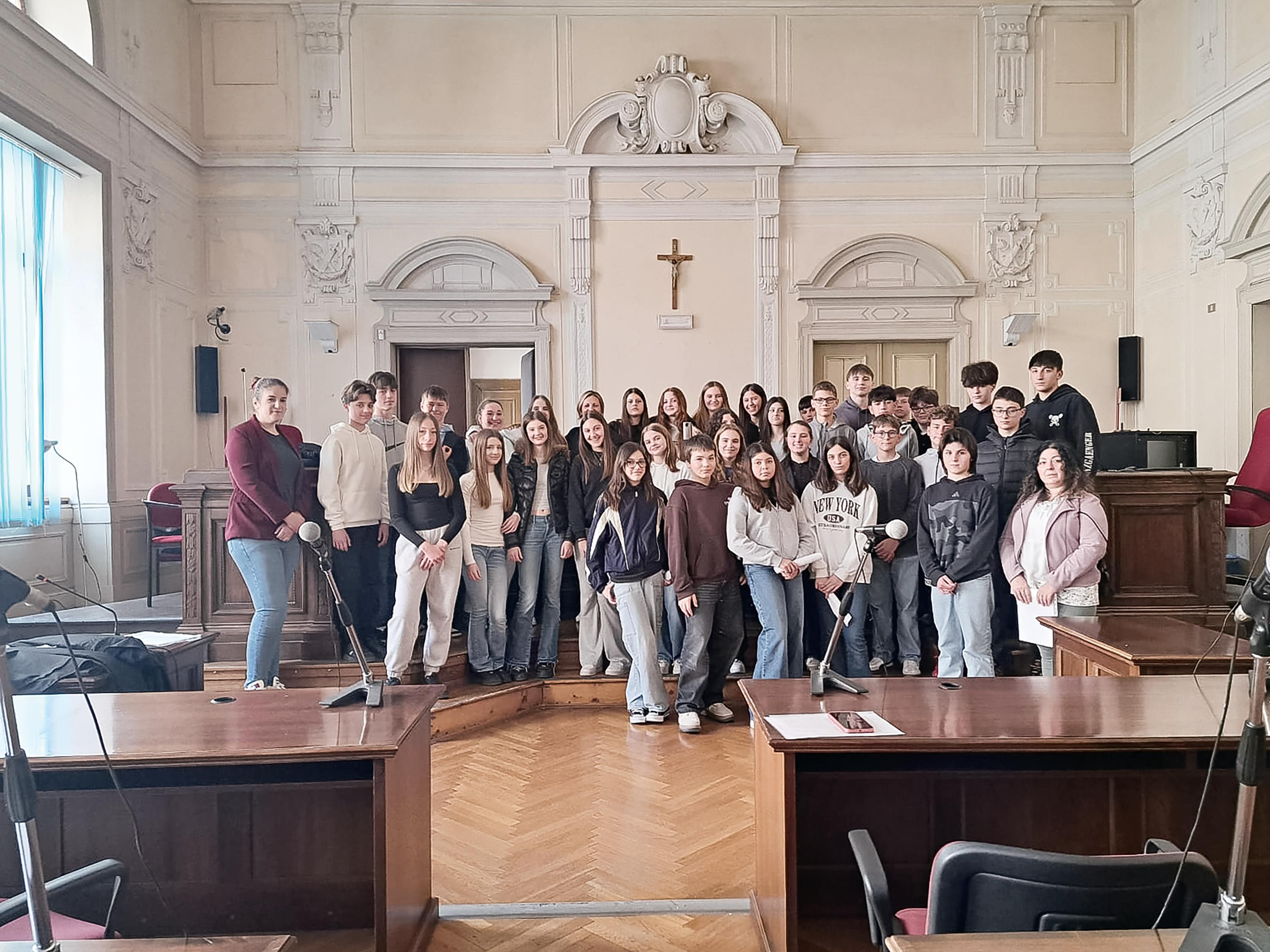 Učenci skozi sodni proces spoznavali posledice nasilja