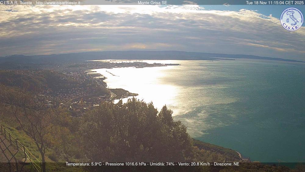 Občutno se je ohladilo, v Trstu je zapihala močna burja