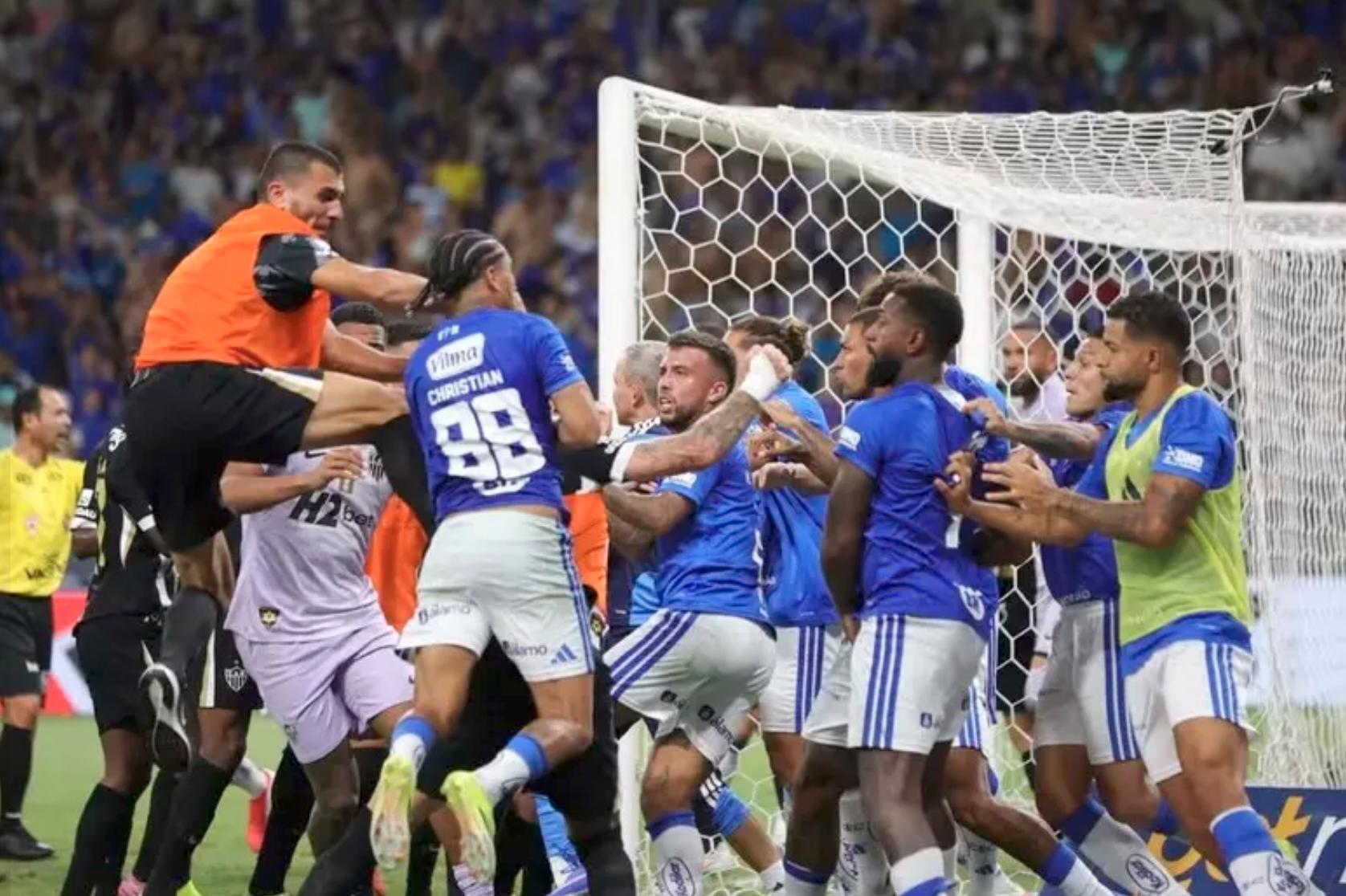 Kaotični prizori v Braziliji, 23 nogometašev prejelo rdeč karton