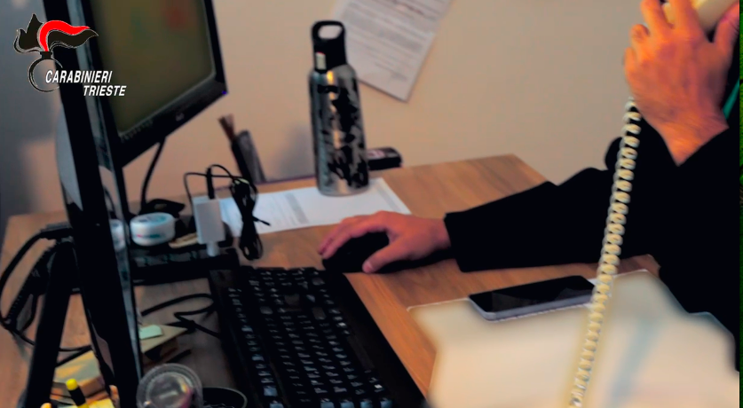 Na mobilniku hranil gole posnetke partnerkinih hčerk in nadzornih kamer