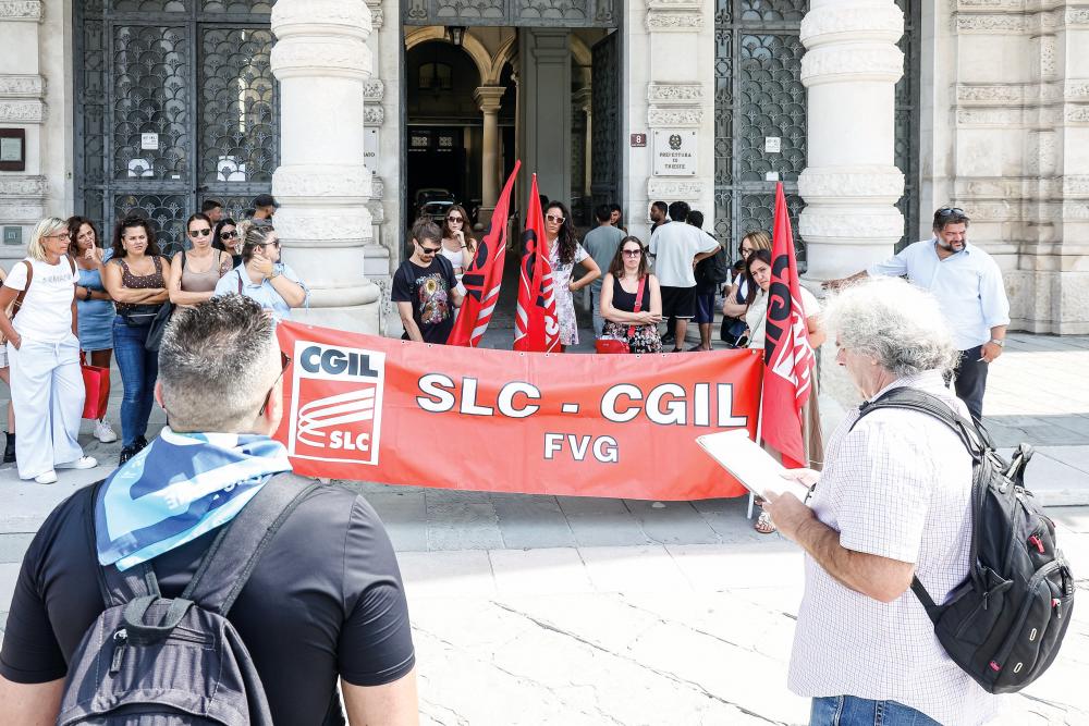 Umetna inteligenca ogroža delovna mesta v klicnih centrih