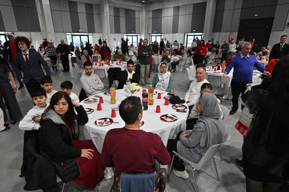 400 ljudi na dobrodelnem božičnem kosilu