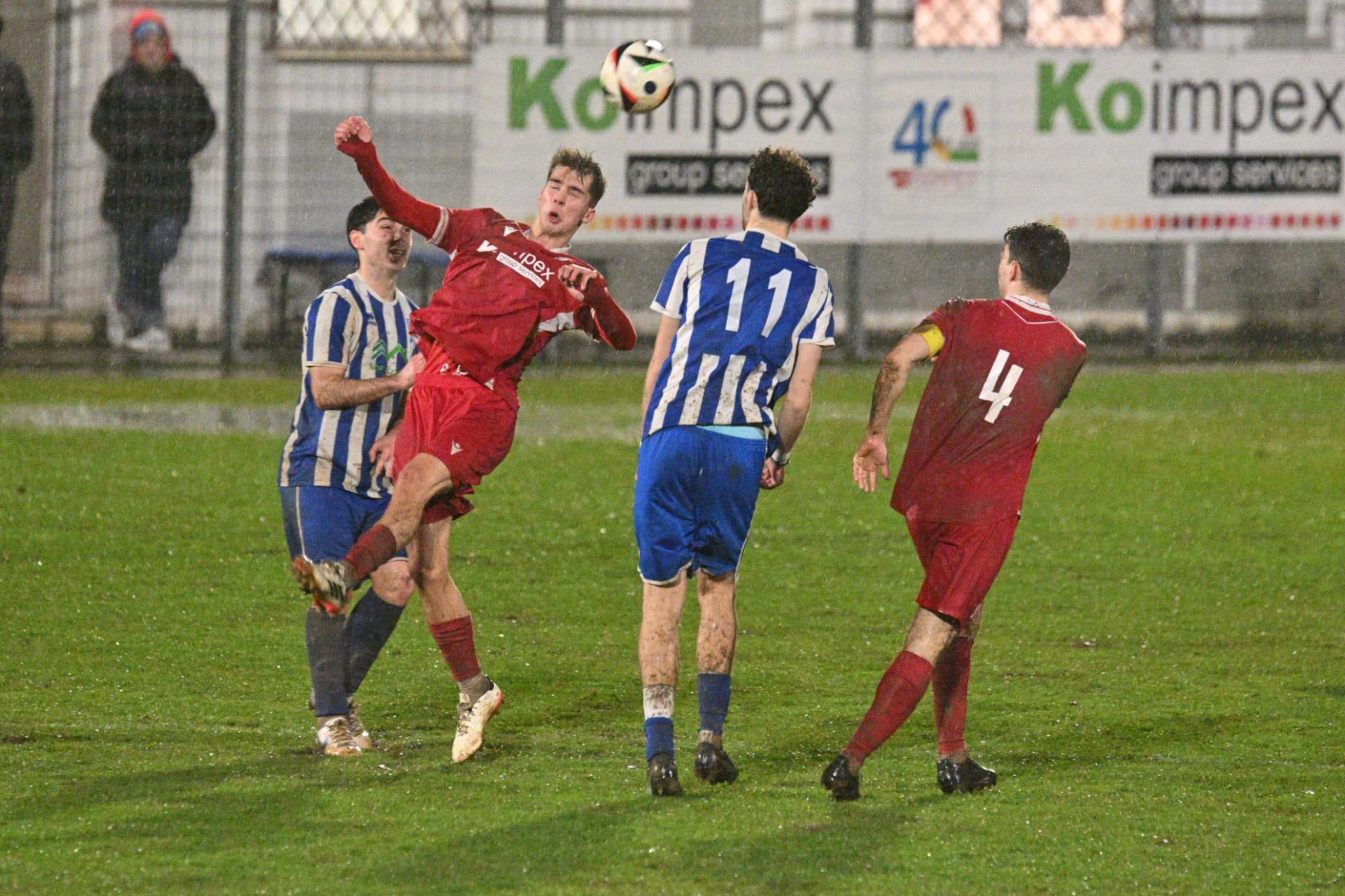 Razmočeno igrišče ni bilo v pomoč Kras