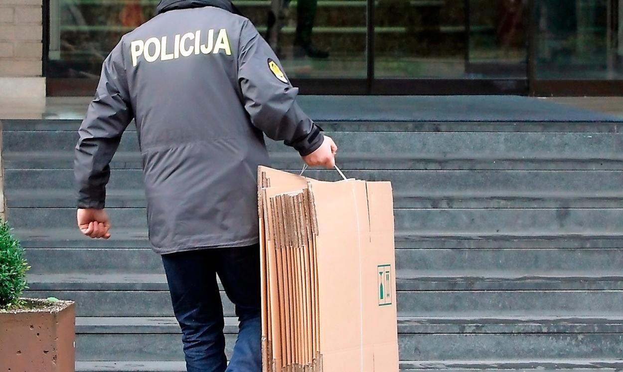 Koprski kriminalisti izvedli 16 hišnih preiskav zaradi suma korupcije