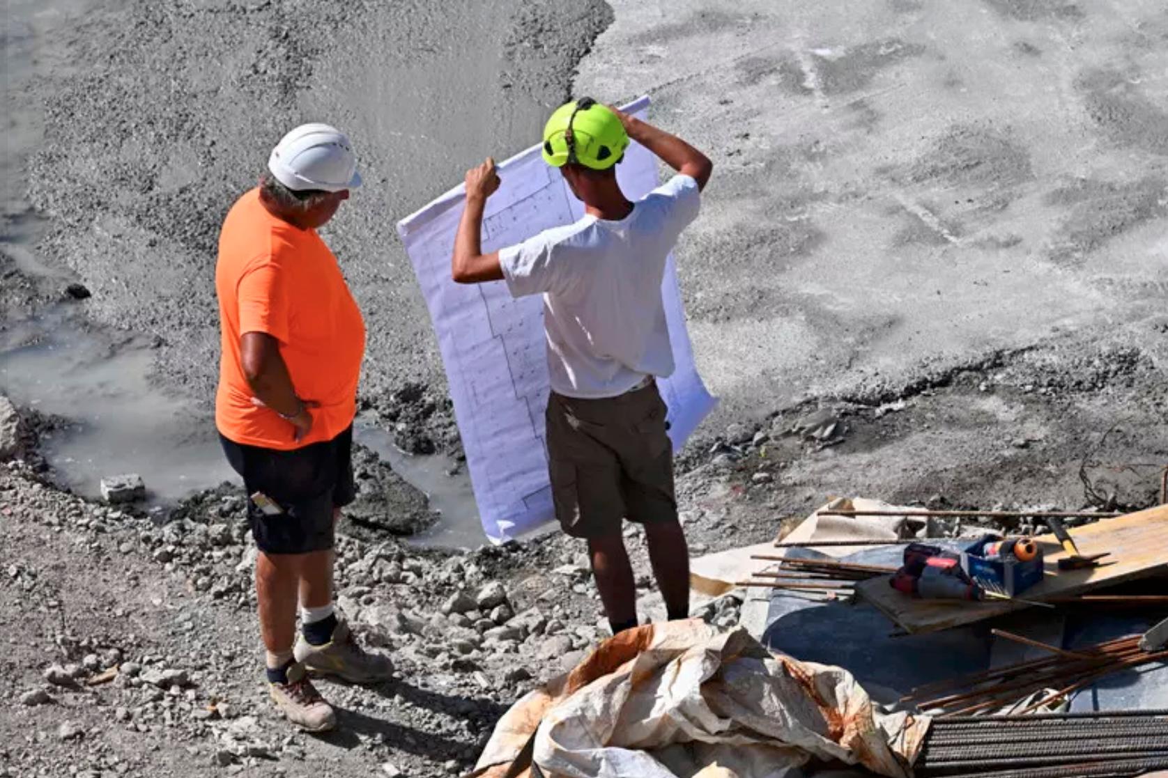 Za zaščito delavcev pred vročino dela na prostem zgodaj popoldne prepovedana