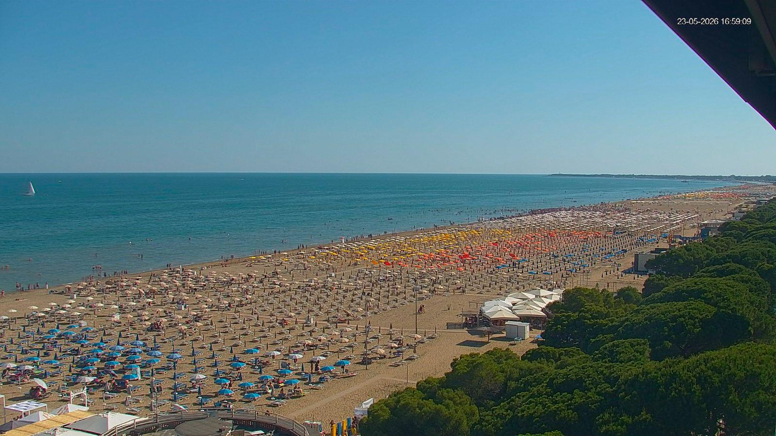 V Trstu danes prva tropska noč, jutri v FJK morda že prvih 30 °C, trajalo bo še nekaj dni