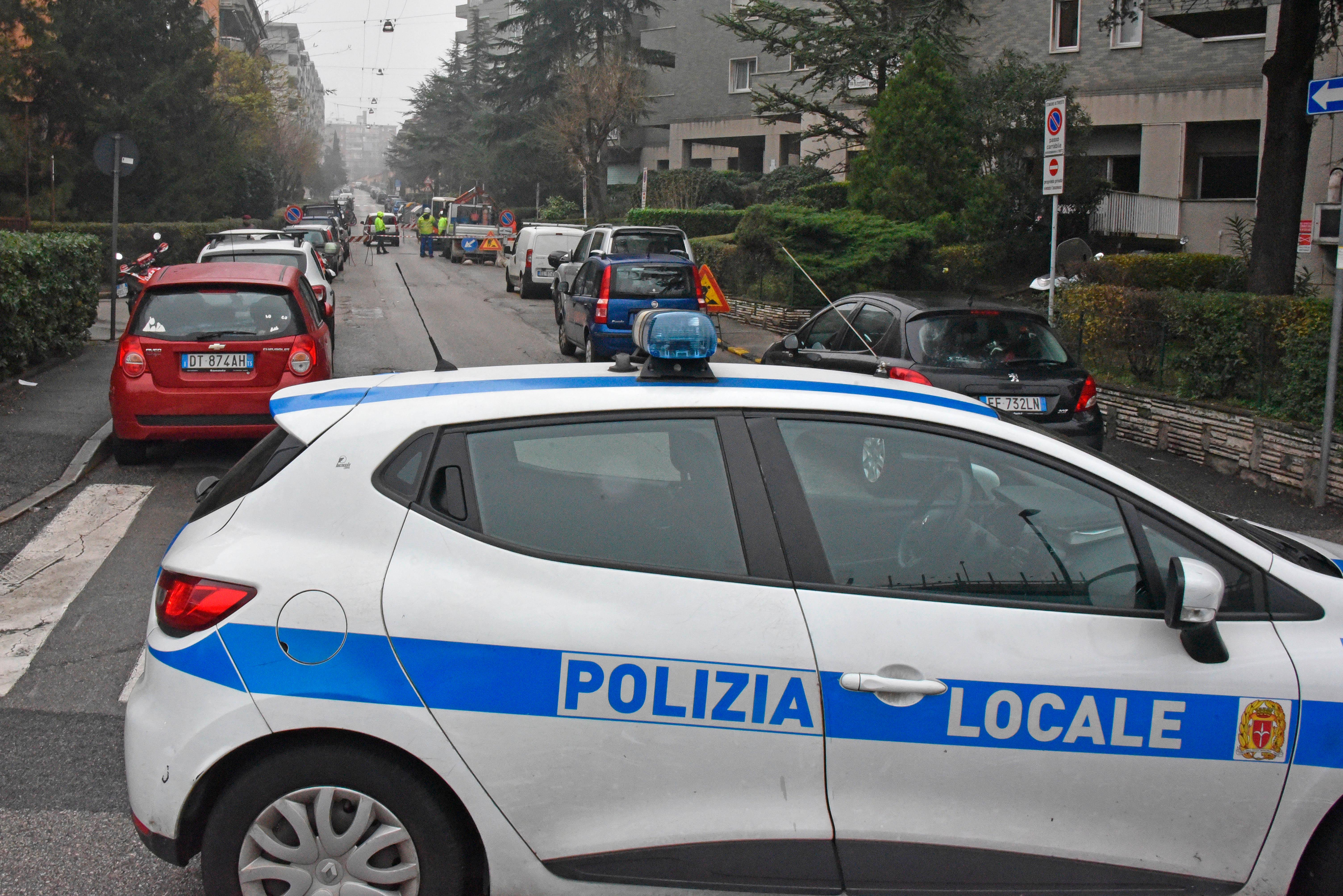 Na Proseku trčila avtomobila, cesta skozi vas zaprta za promet