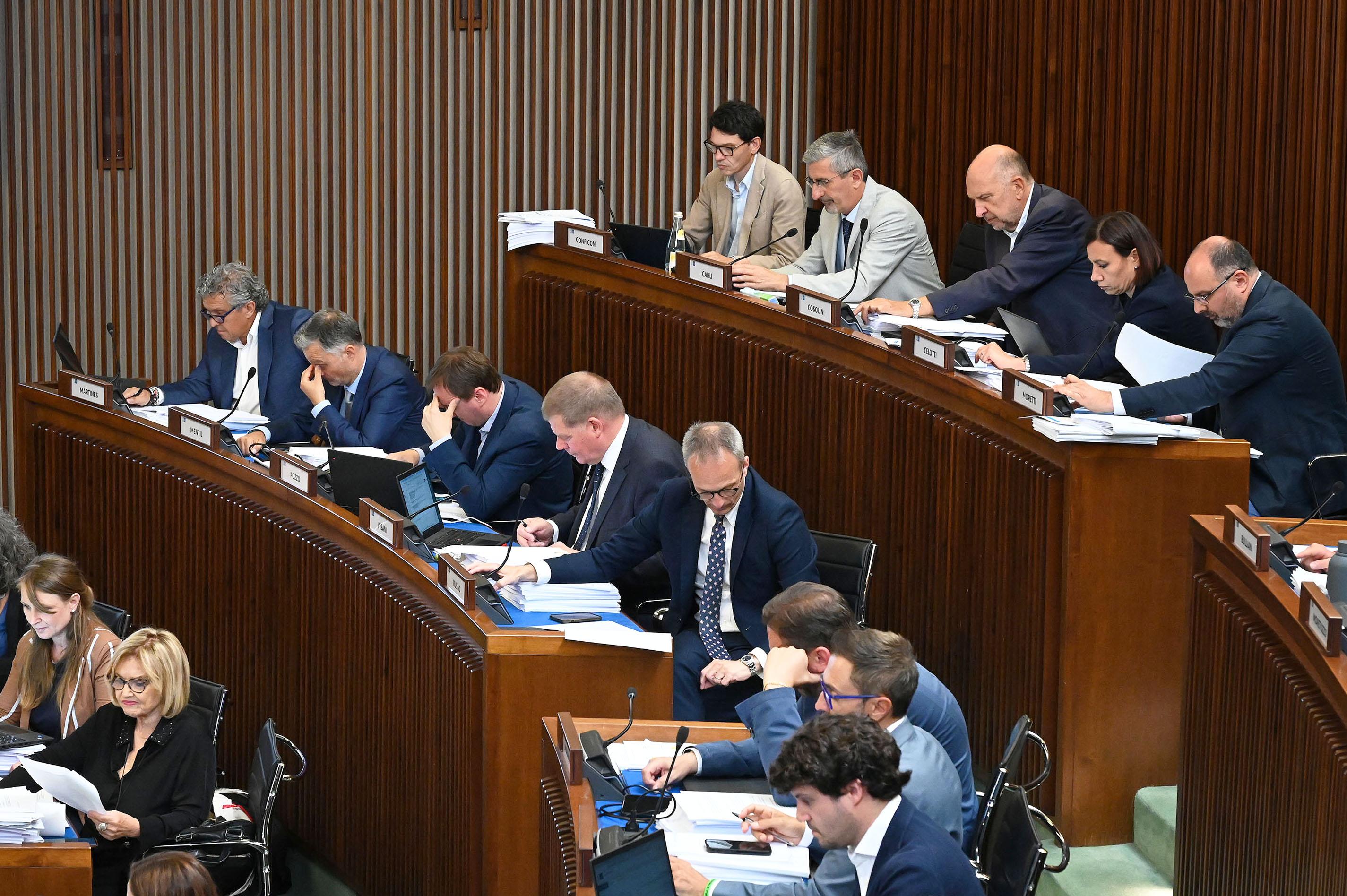 Med več kot 500 amandmaji k rebalansu tudi pet Pisanijevih