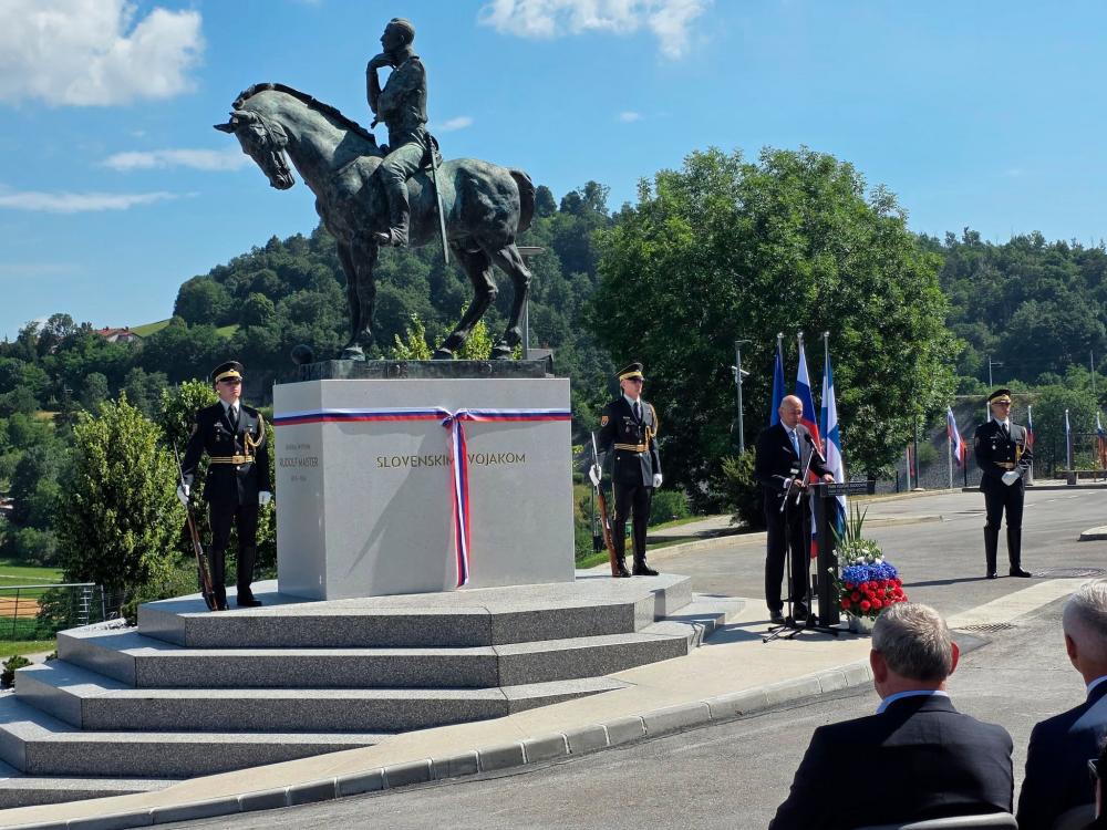 Ob 35. obletnici samostojnosti v Pivki odkrili spomenik Rudolfu Maistru