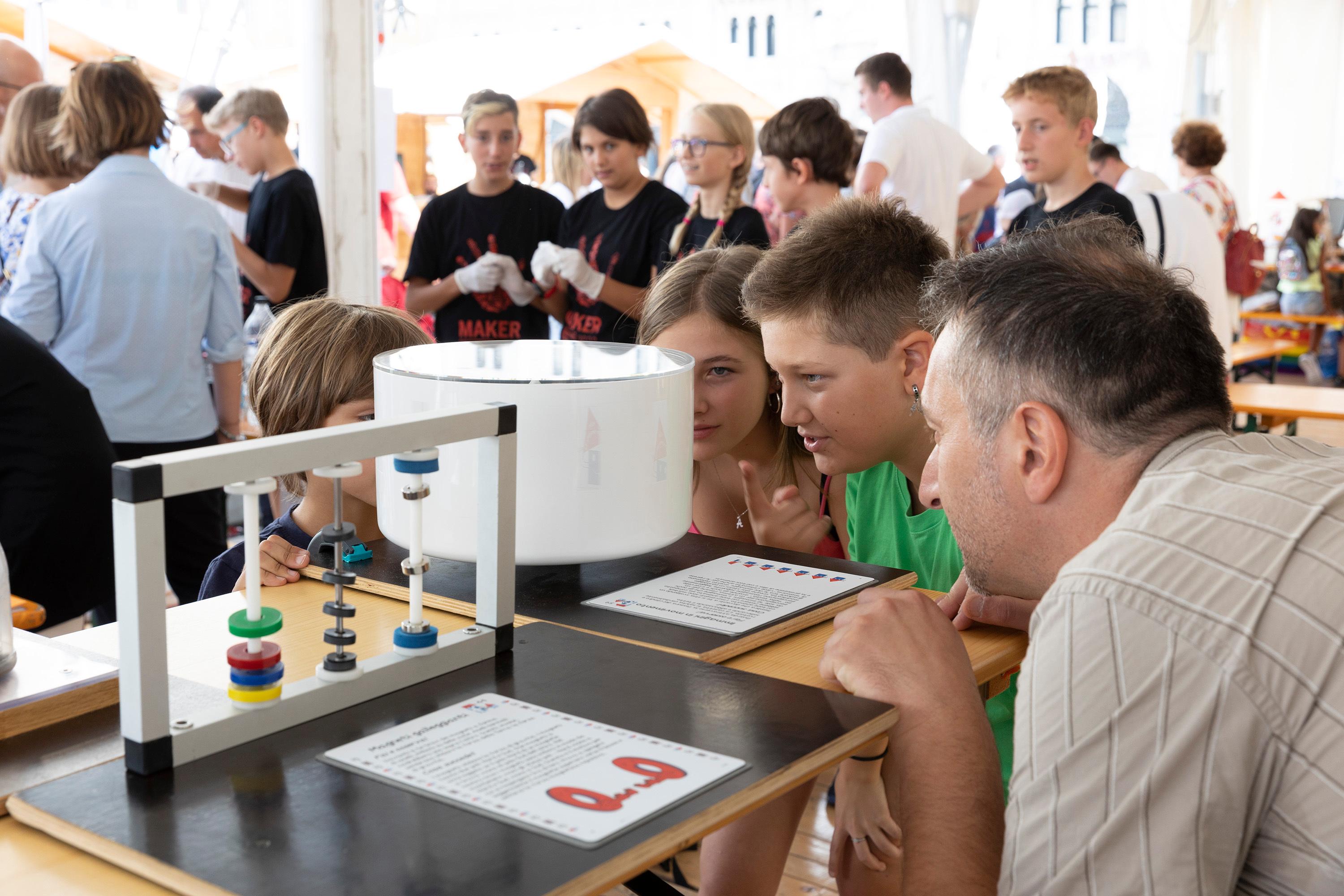 Vrača se praznik znanstvene in tehnične ustvarjalnosti Maker Faire