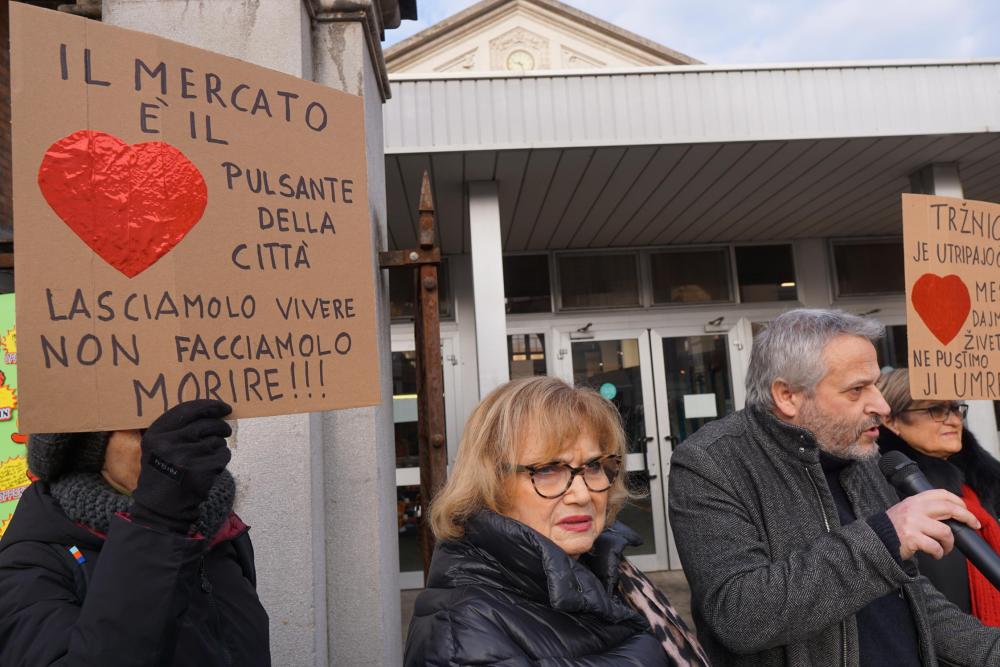 Goriški občini bodo dihali za ovratnikom