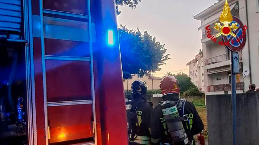 V požaru v Marini Julii evakuirali približno 30 ljudi, štiri odpeljali v bolnišnico