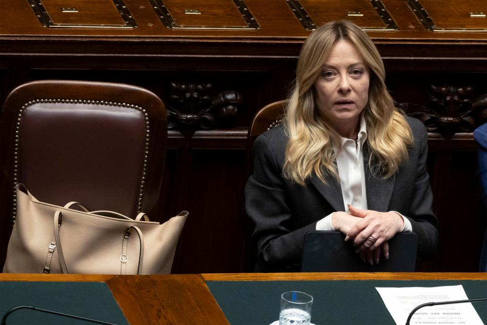 O preoblikovanju vlade ali odstopu ne razmišlja