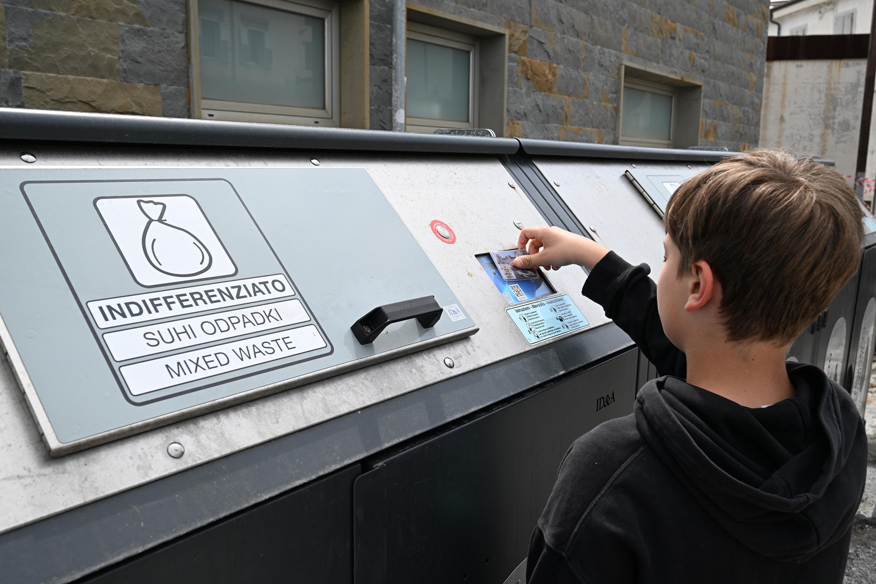 Odpadkov ne bodo več zbirali od vrat do vrat