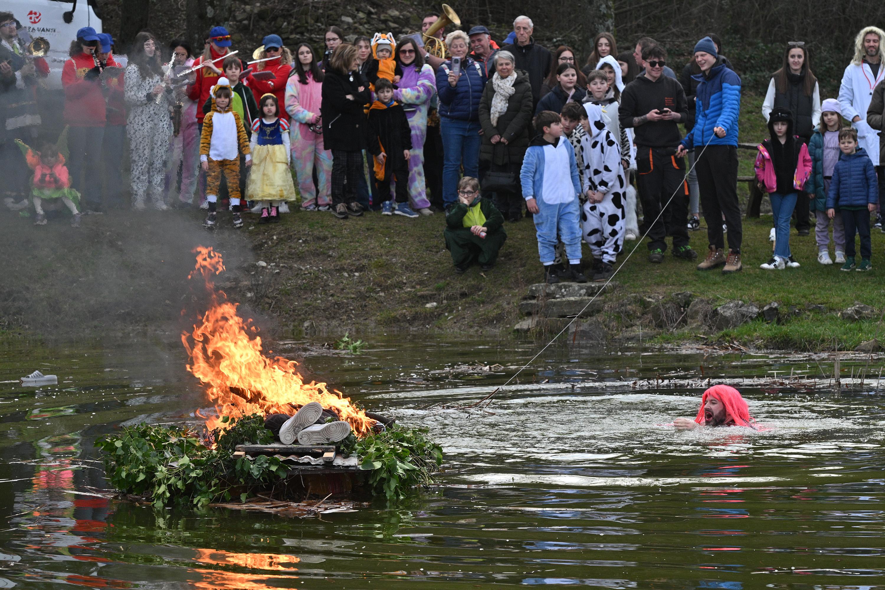 NAJ FOTO TEDNA: Vesela žalost