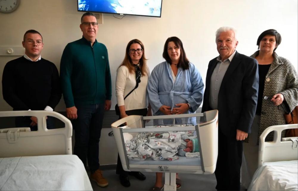 V izolski porodnišnici v letu 2026 prvi zagledal luč sveta Stefan