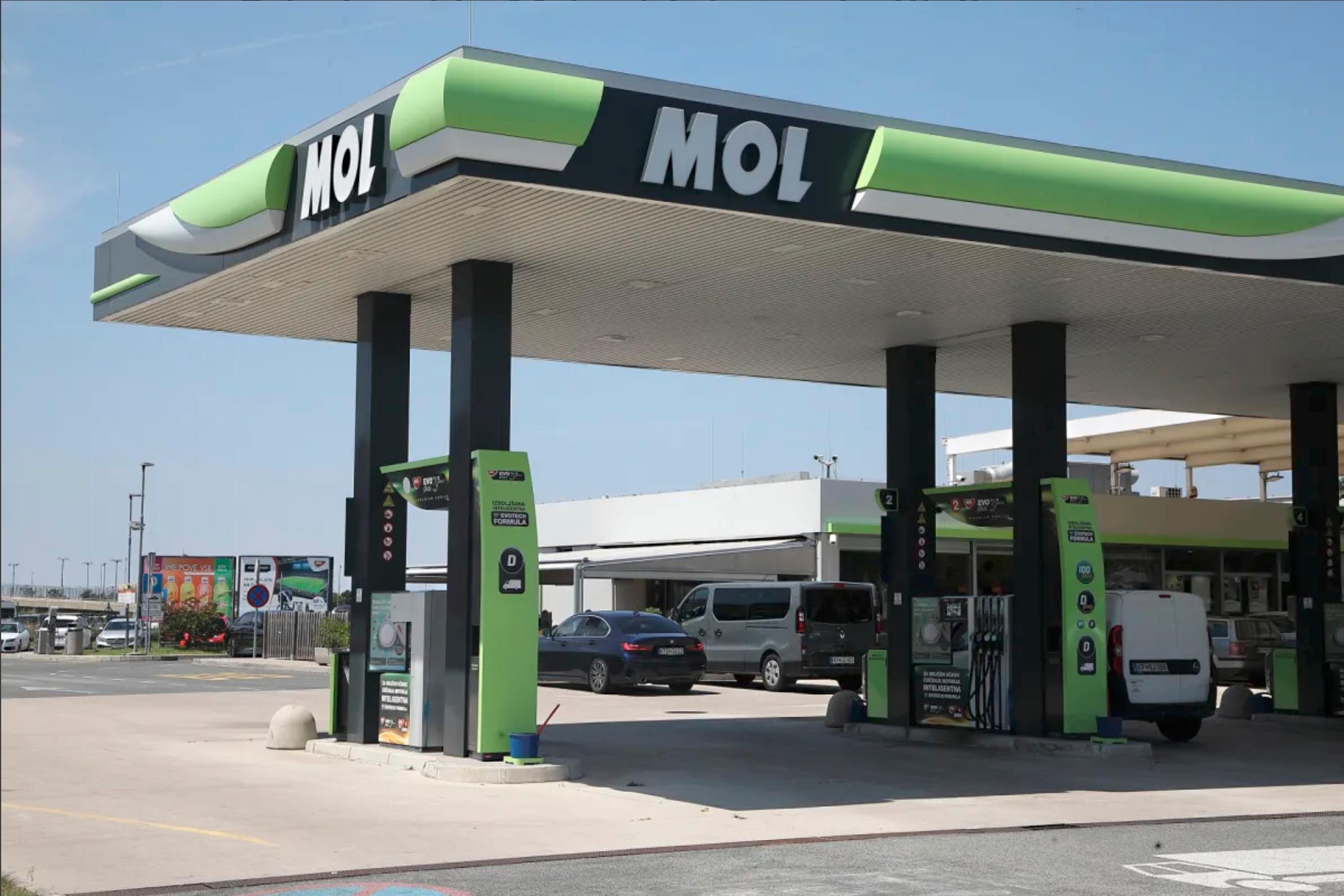 Petrol in Mol na slovenskih avtocestah zvišala cene bencina in dizla