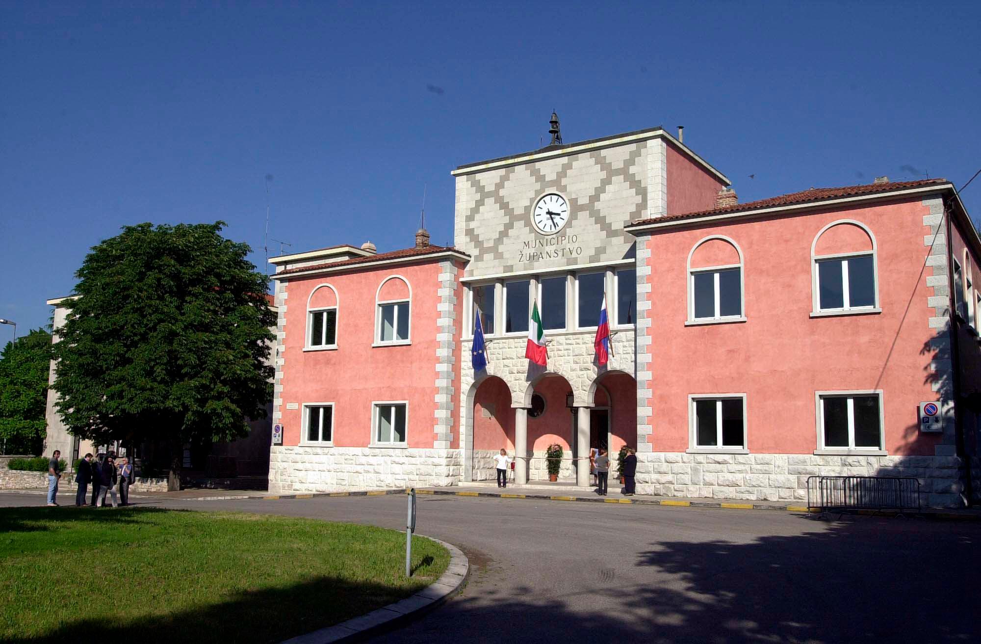 Občina Devin-Nabrežina zaposluje tri osebe