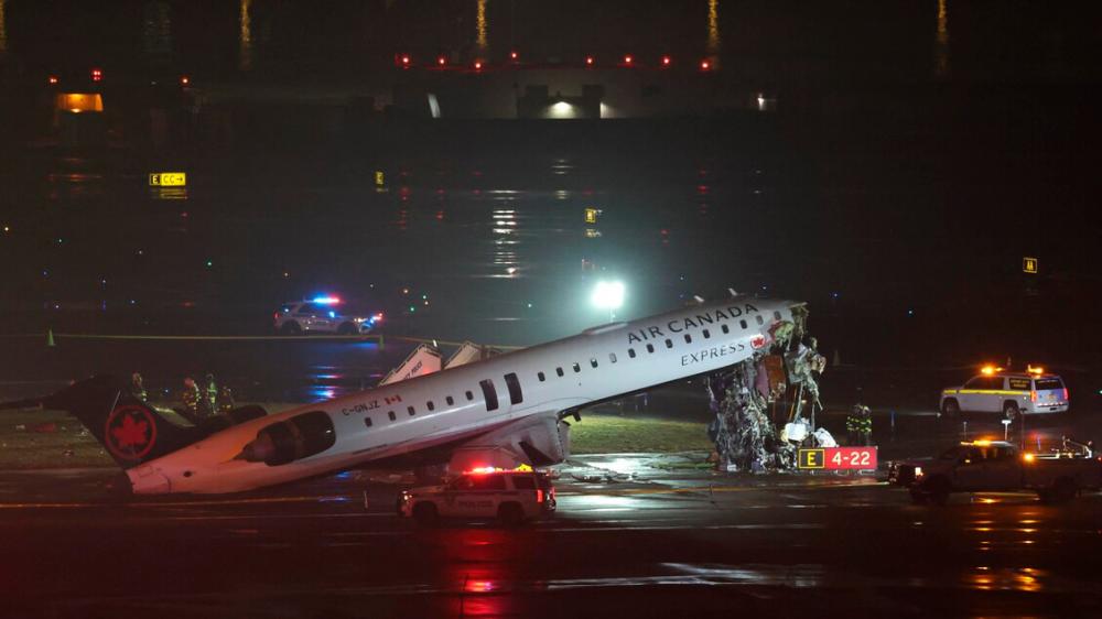 Na newyorškem letališču LaGuardia v trčenju letala in vozila dva mrtva