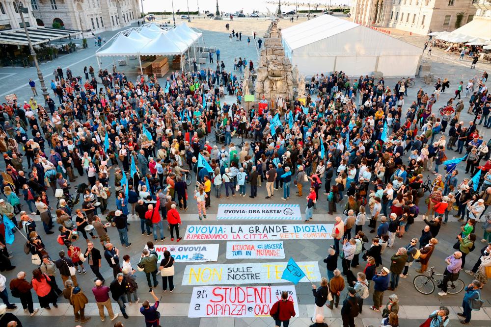 Občina Trst vztraja pri žičnici, Odbor No Ovovia pa se ji upira