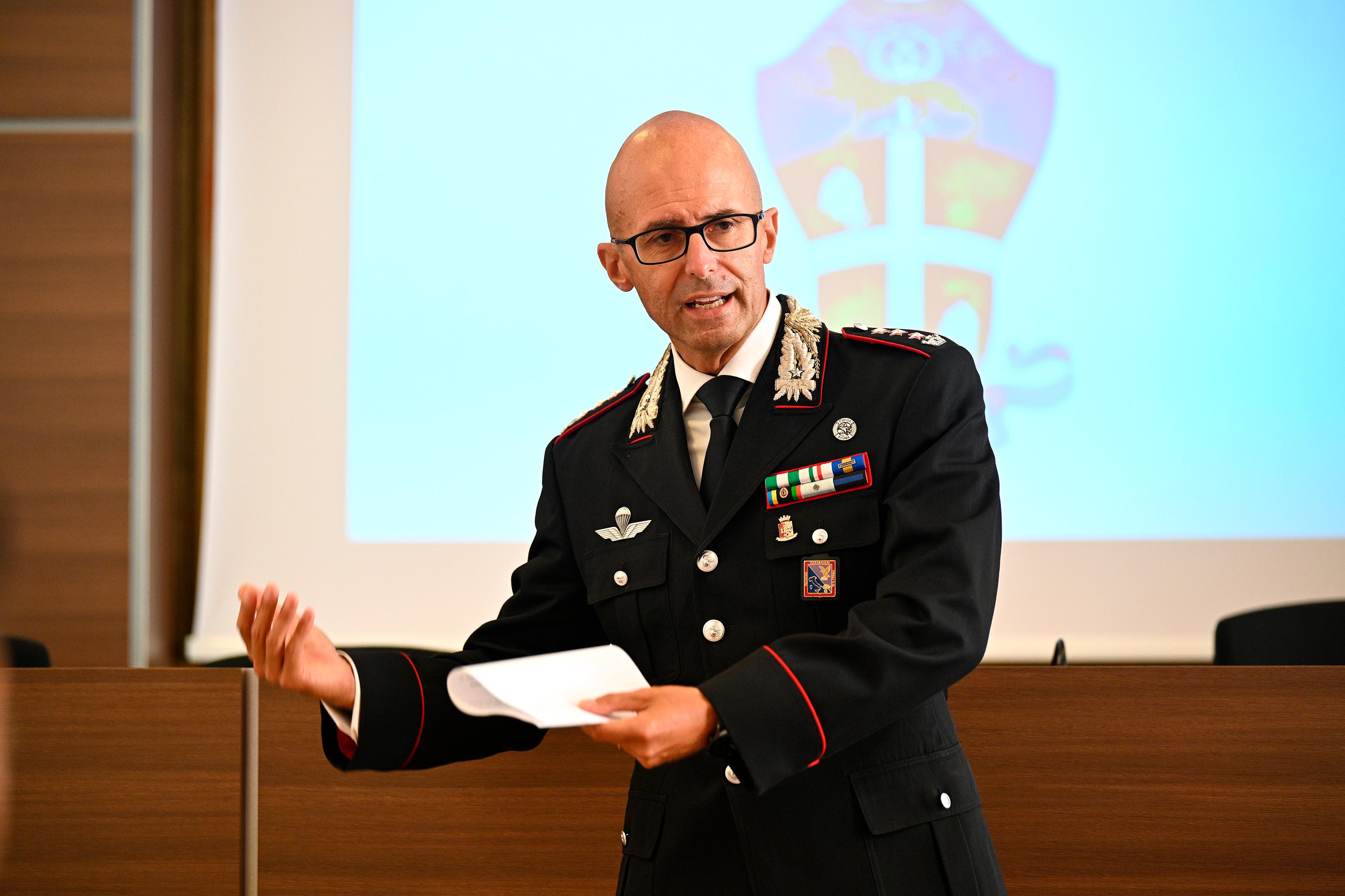 S prisotnostjo in bližino ljudem želi preprečiti kazniva dejanja