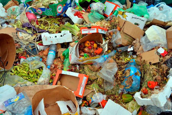 Mlajši zavržejo več hrane, starejši bolj pazljivi