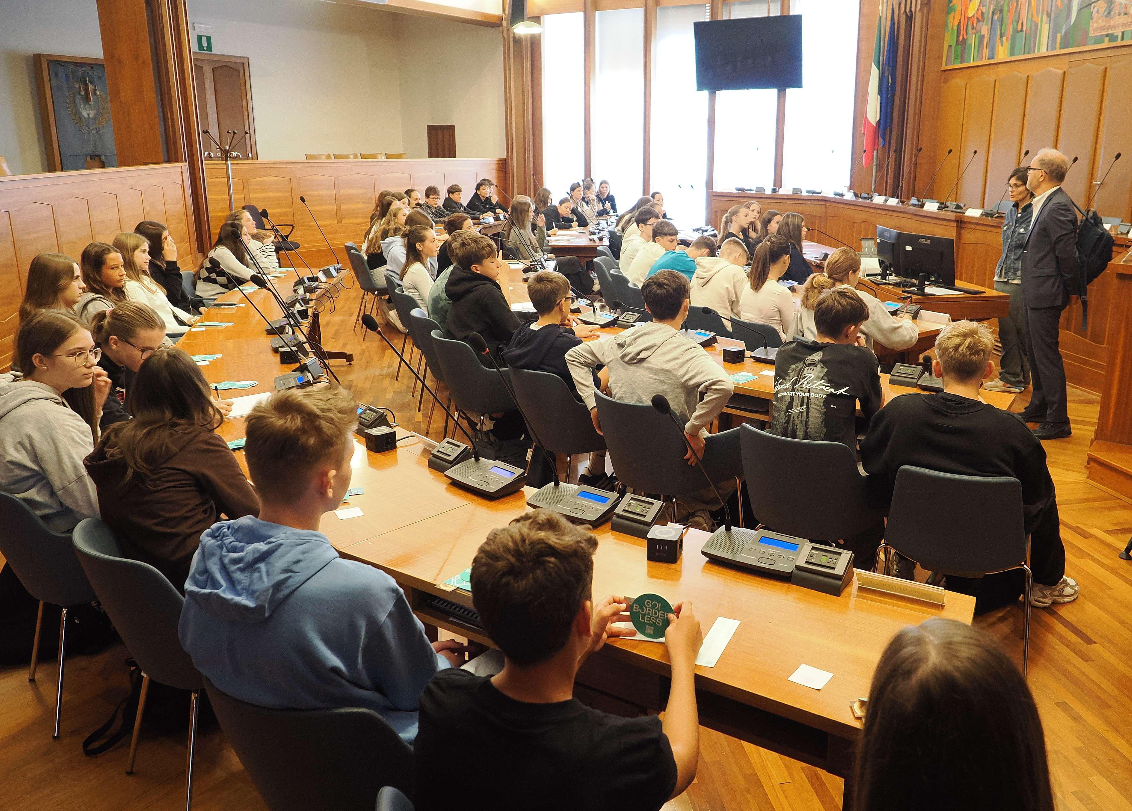 Na izrednem zasedanju občinskega sveta dijaki izvolili »župana«