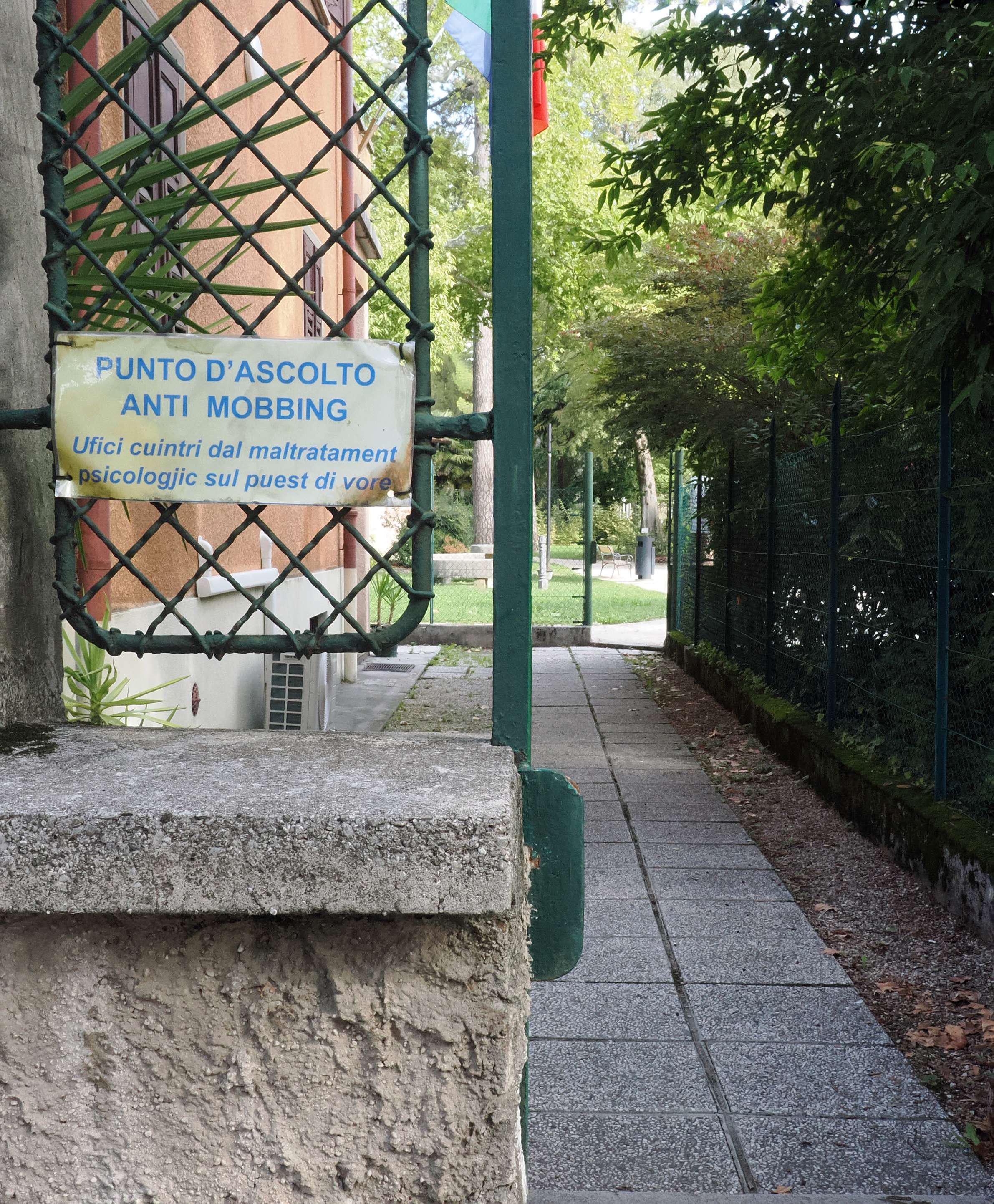 Ne glede na starost se z mobingom sooča več žensk kot moških