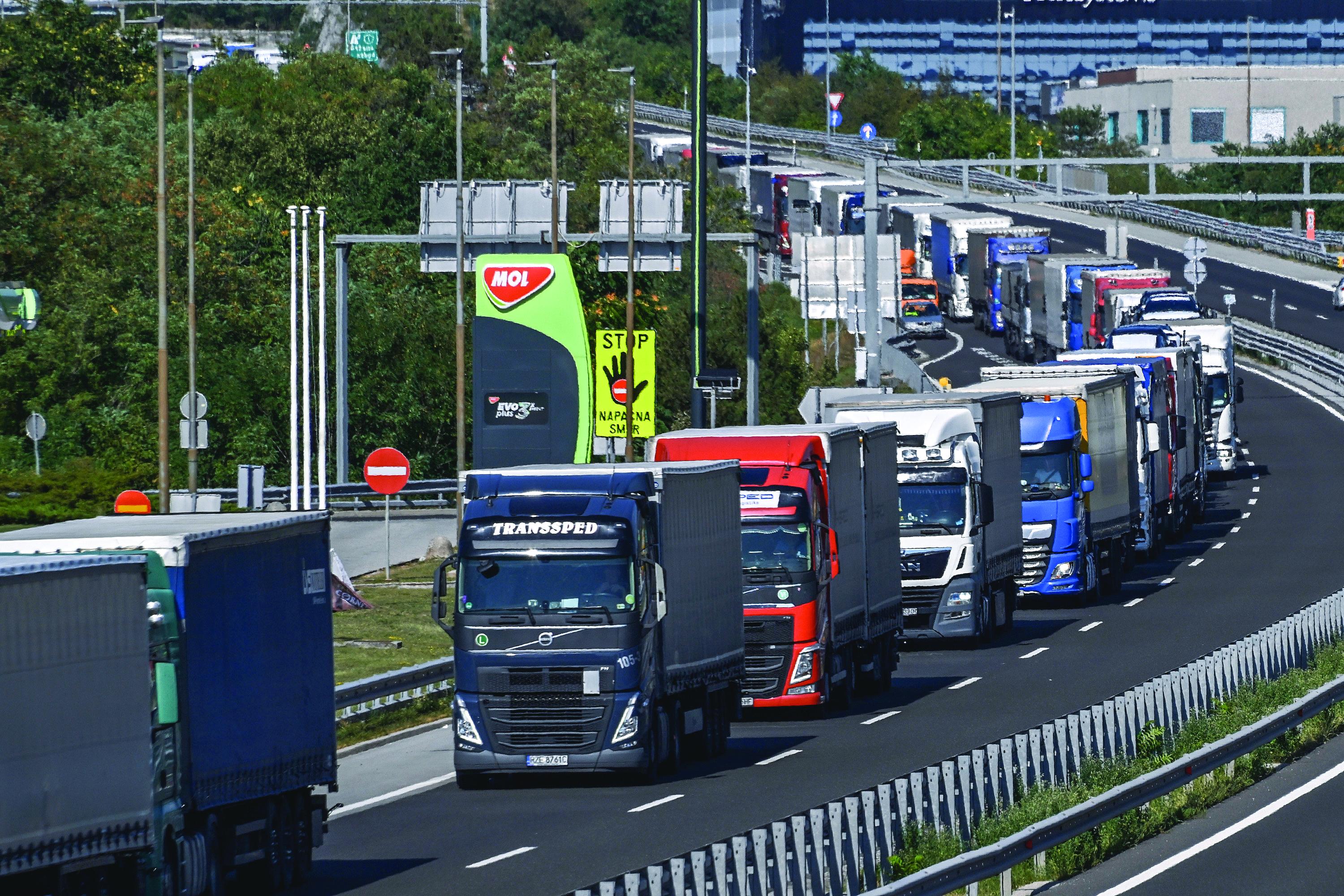 Od četrtka pričakujejo zgoščen promet na slovenskih avtocestah