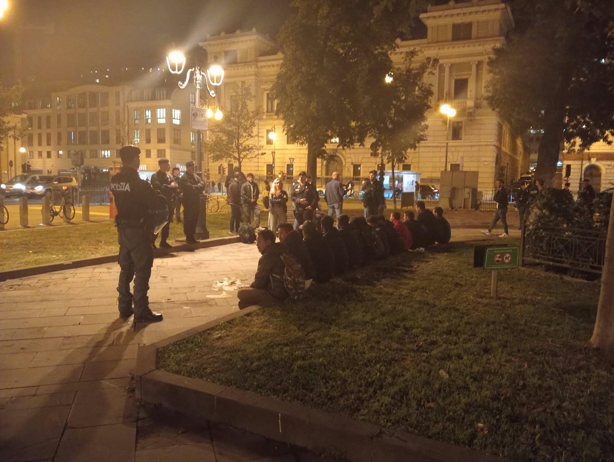 Na Trgu Libertà in postaji legitimirali več kot sto oseb