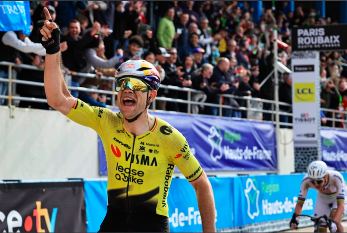 Tadej Pogačar drugi na kolesarski klasiki Pariz - Roubaix
