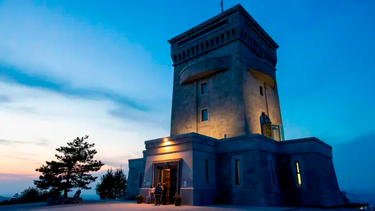 O aleksandrinkah v verzih in pesmih na Cerju