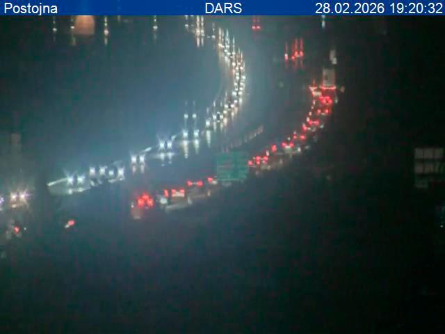 Upočasnjen promet in zastoji na primorski avtocesti