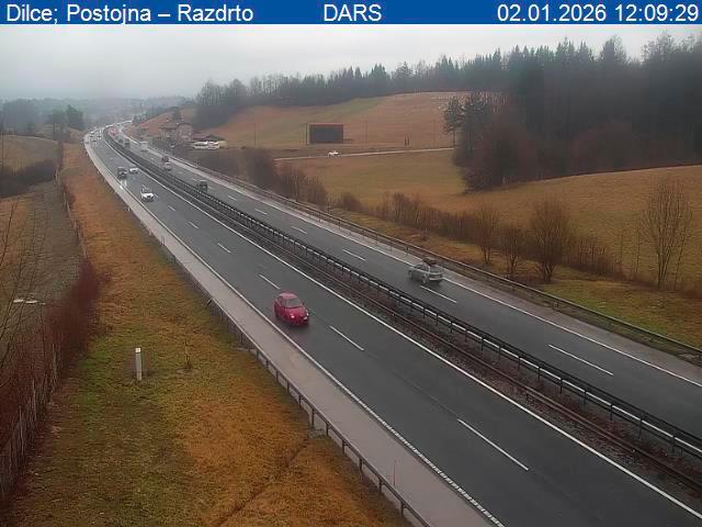 Zaradi prometne nesreče zaprt del primorske avtoceste pri razcepu Nanos