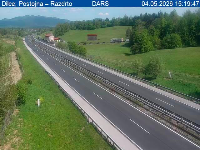 Primorska avtocesta ob 15. uri še vedno zaprta proti Ljubljani