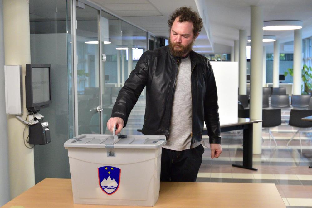 Zakon o pomoči pri prostovoljnem končanju življenja padel na referendumu